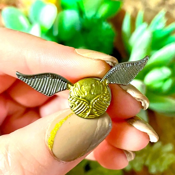 Golden Snitch Pin - Picture 5 of 5